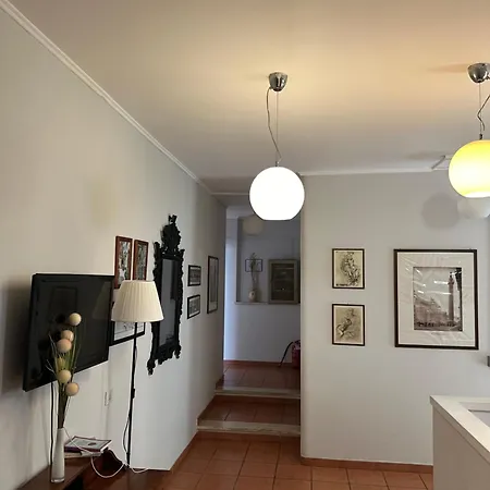 Happy House In Piazza Zama Affittacamere 4*