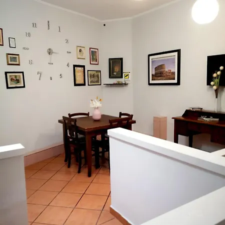 Happy House In Piazza Zama Πανσιόν 4*